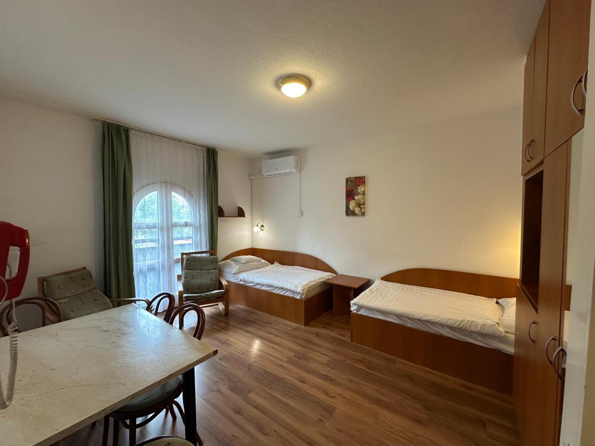 Siesta Club Apartman Harkany Exterior photo