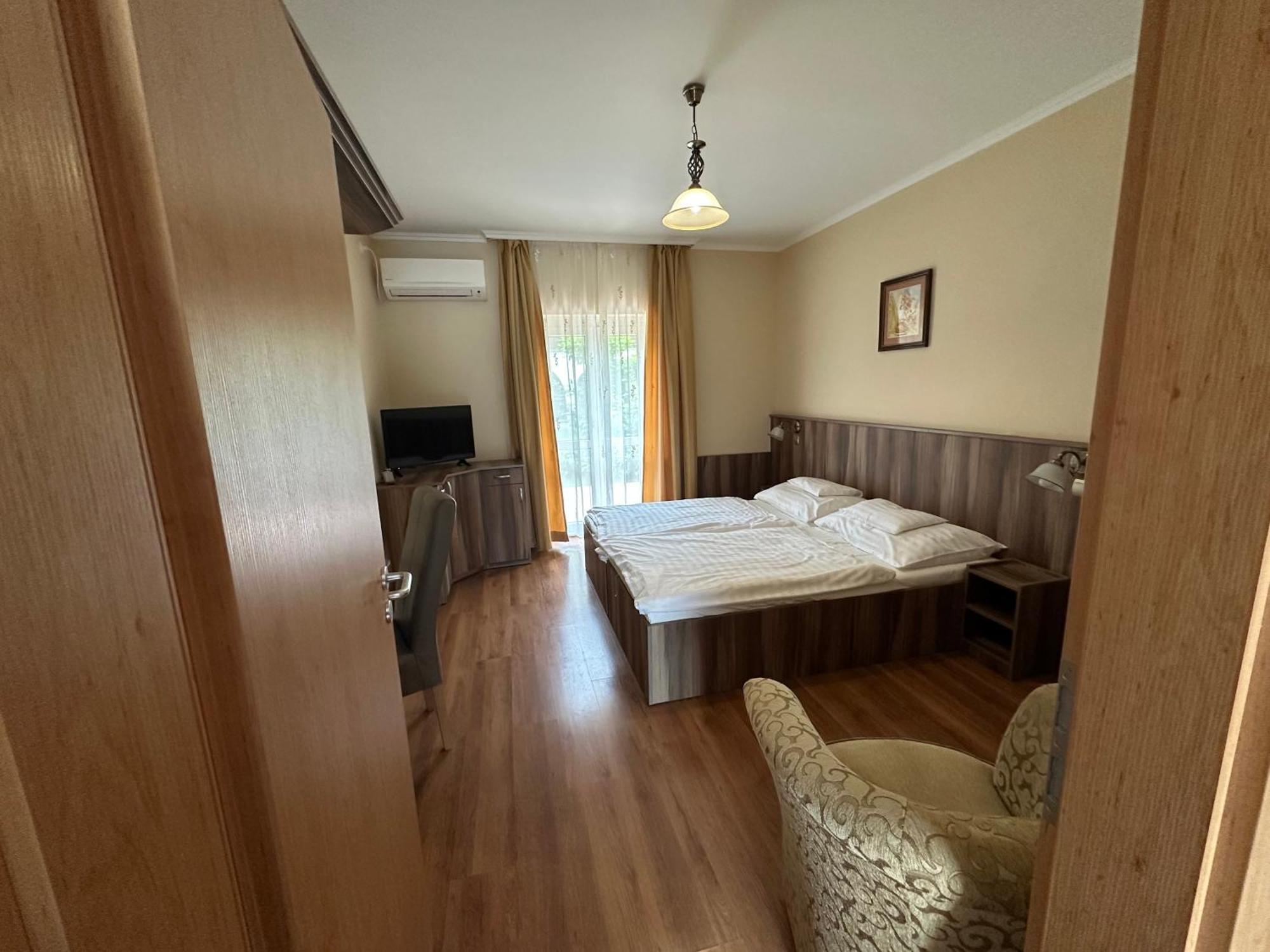 Siesta Club Apartman Harkany Exterior photo