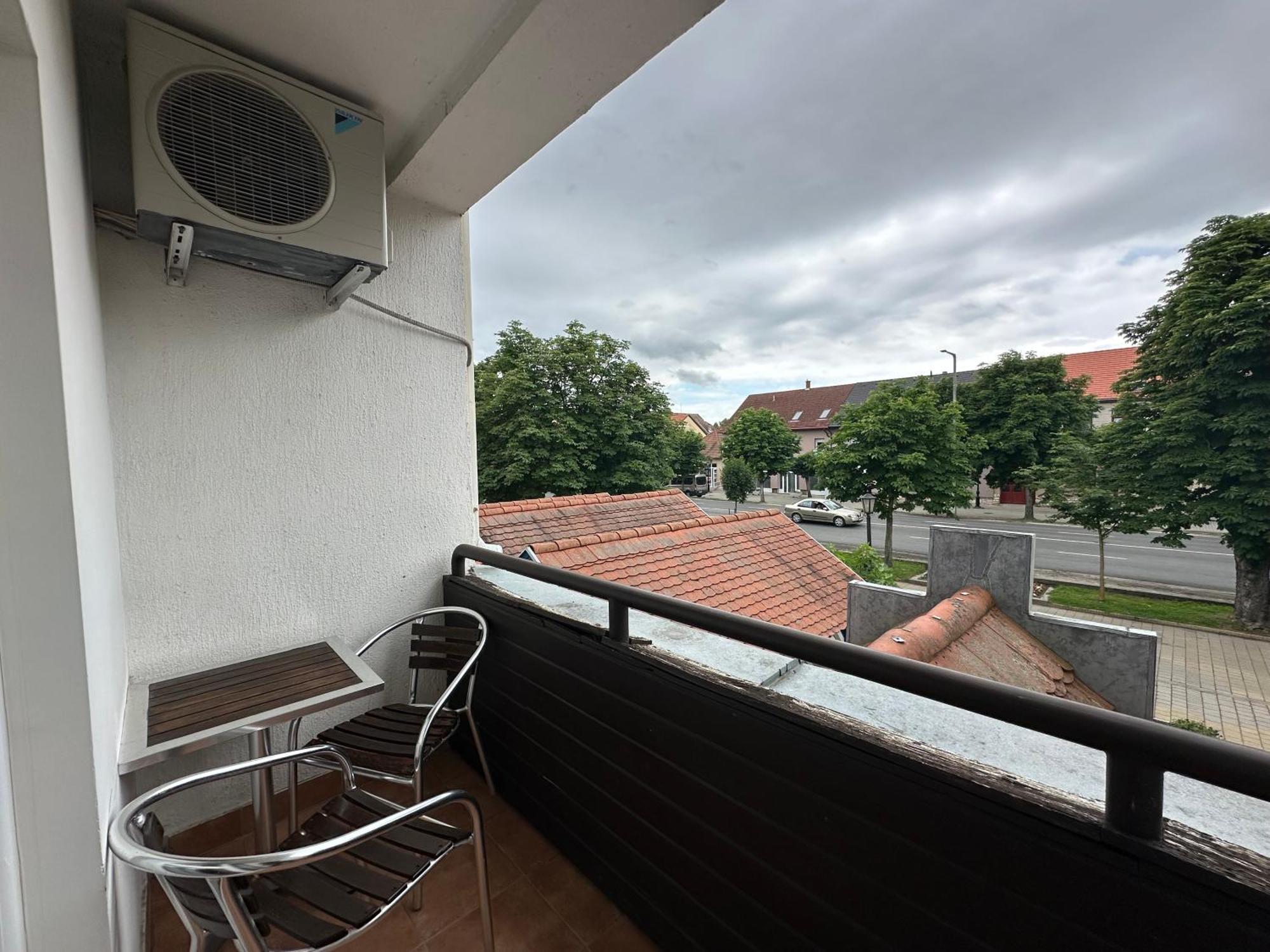 Siesta Club Apartman Harkany Exterior photo