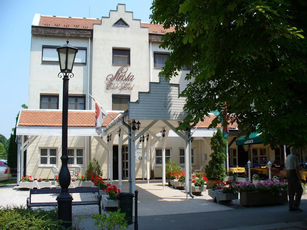 Siesta Club Apartman Harkany Exterior photo